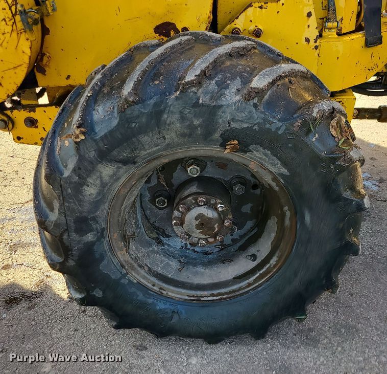 image for item MJ9537 1978 Vermeer M475  rock saw