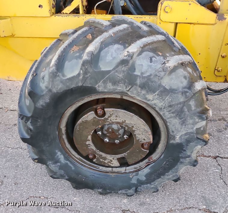 image for item MJ9537 1978 Vermeer M475  rock saw