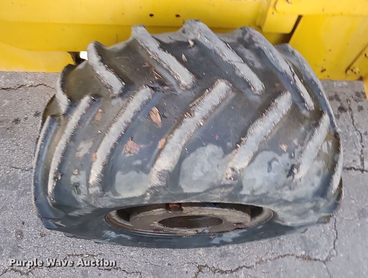 image for item MJ9537 1978 Vermeer M475  rock saw