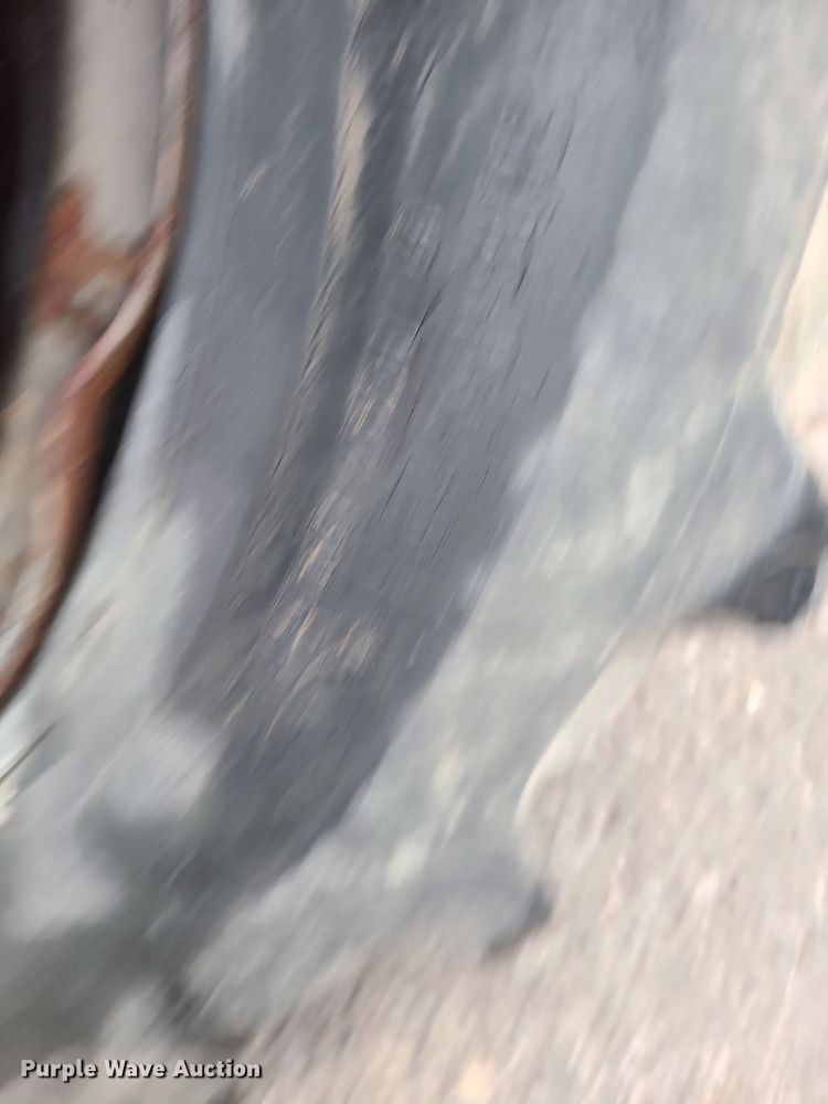 image for item MJ9537 1978 Vermeer M475  rock saw