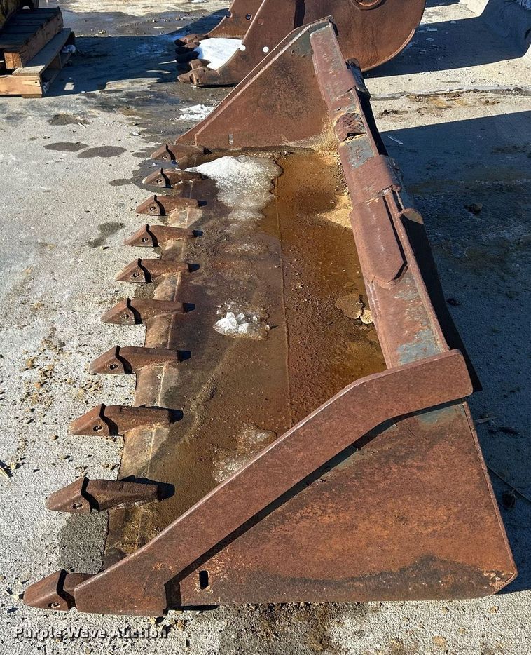 image for item MO9120 Skid steer bucket