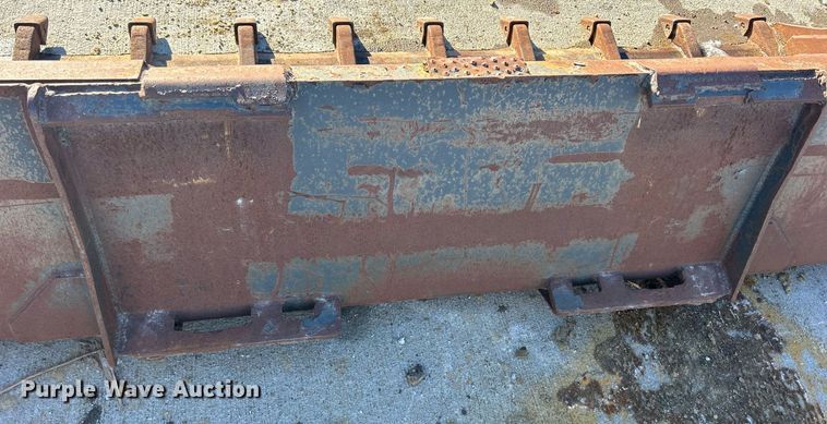 image for item MO9120 Skid steer bucket