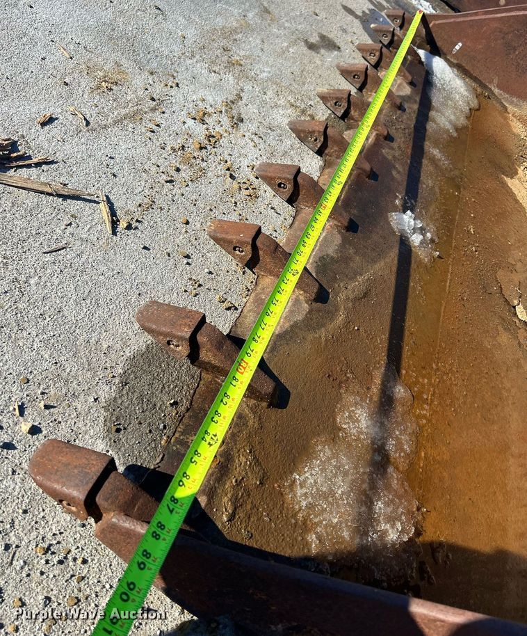 image for item MO9120 Skid steer bucket