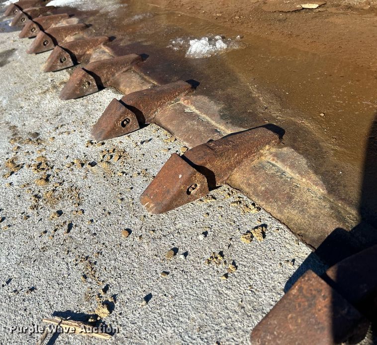 image for item MO9120 Skid steer bucket