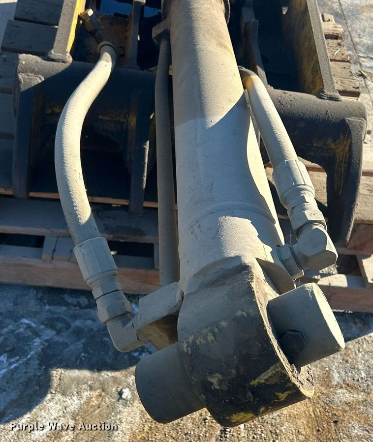 image for item MO9121 CP  excavator attachments