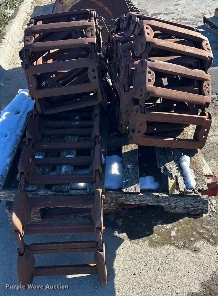 image for item MO9122 Skid steer over the tire tracks