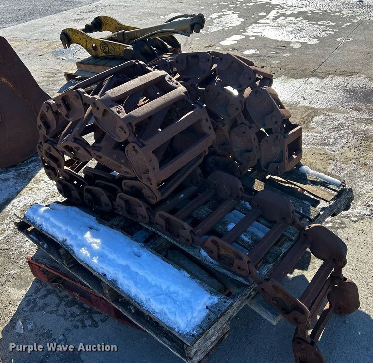 image for item MO9122 Skid steer over the tire tracks