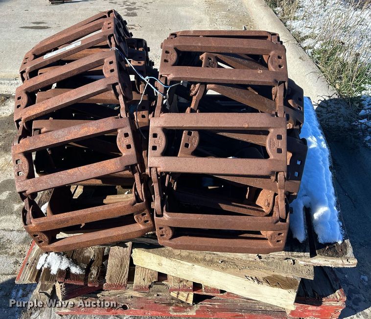 image for item MO9122 Skid steer over the tire tracks