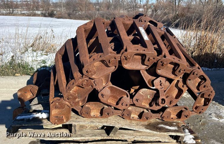image for item MO9122 Skid steer over the tire tracks