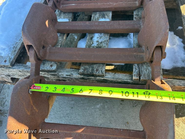 image for item MO9122 Skid steer over the tire tracks