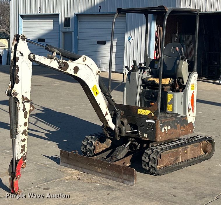 image for item MO9130 2015 Bobcat E20  mini excavator