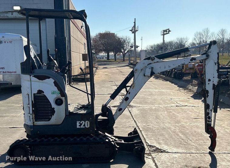 image for item MO9130 2015 Bobcat E20  mini excavator