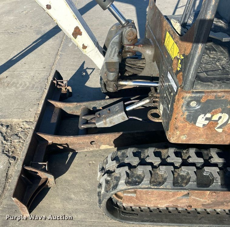 image for item MO9130 2015 Bobcat E20  mini excavator