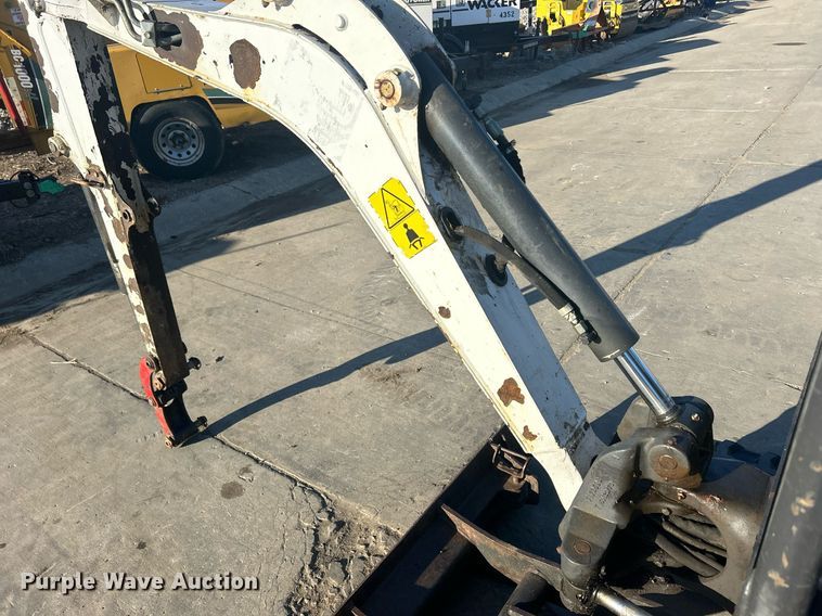 image for item MO9130 2015 Bobcat E20  mini excavator