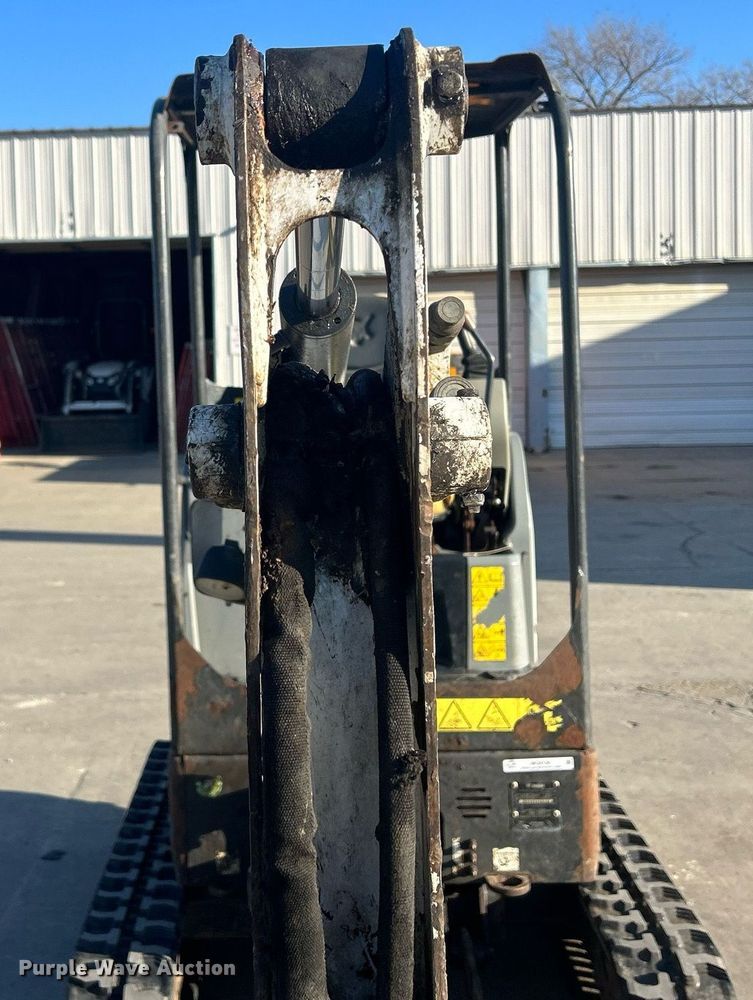 image for item MO9130 2015 Bobcat E20  mini excavator