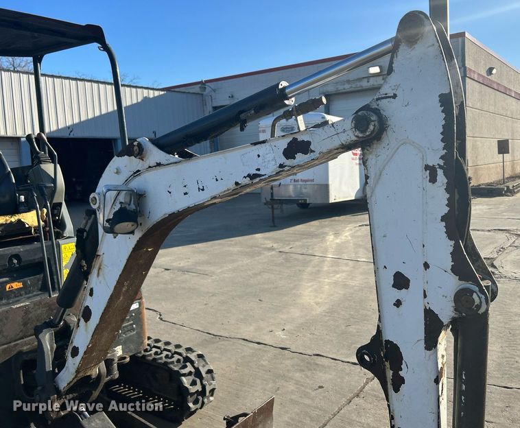 image for item MO9130 2015 Bobcat E20  mini excavator