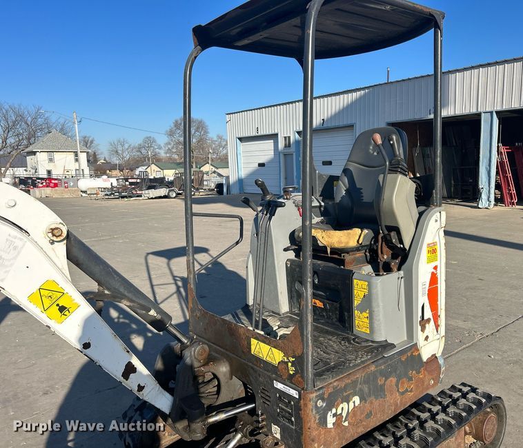 image for item MO9130 2015 Bobcat E20  mini excavator