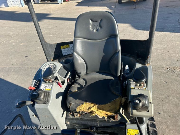 image for item MO9130 2015 Bobcat E20  mini excavator