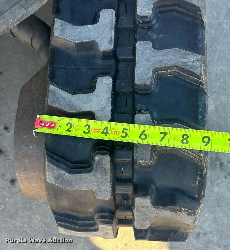 image for item MO9130 2015 Bobcat E20  mini excavator