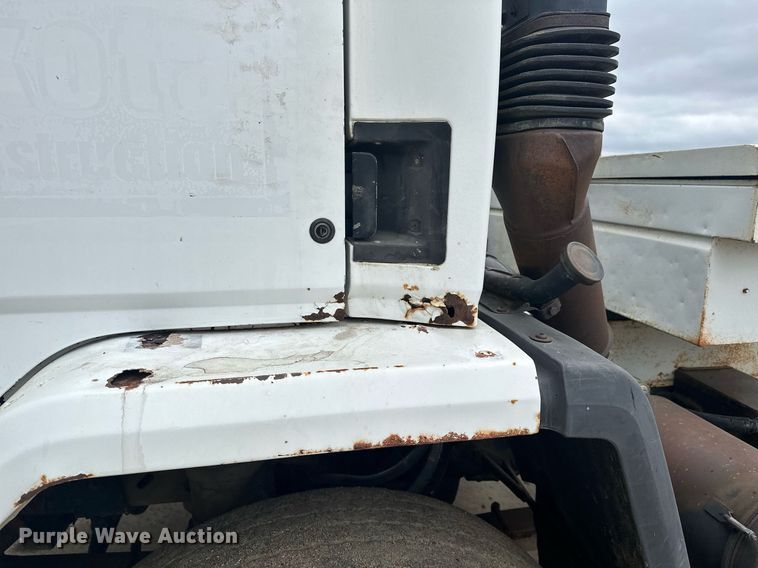 image for item MQ9510 1986  Ford CF6000  flatbed truck