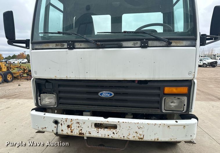 image for item MQ9510 1986  Ford CF6000  flatbed truck