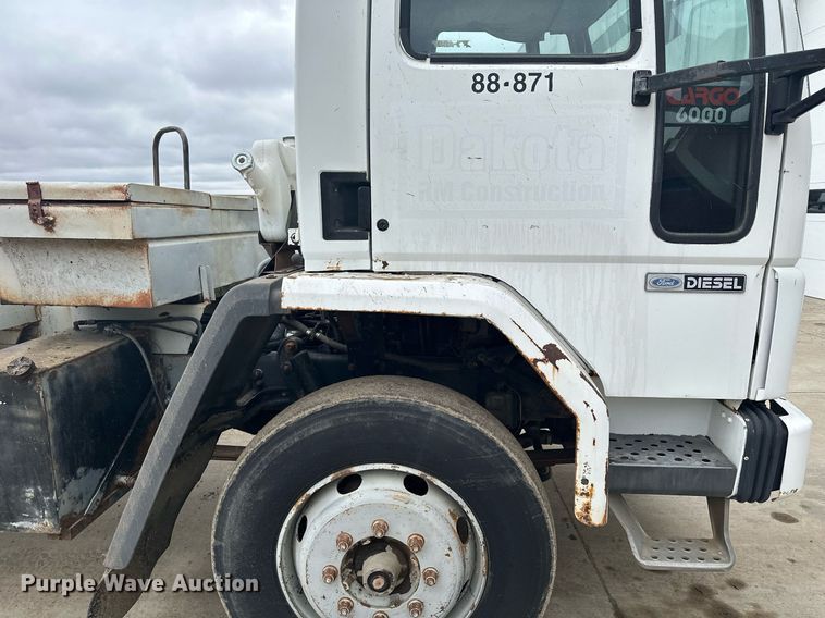 image for item MQ9510 1986  Ford CF6000  flatbed truck