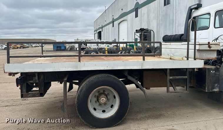 image for item MQ9510 1986  Ford CF6000  flatbed truck