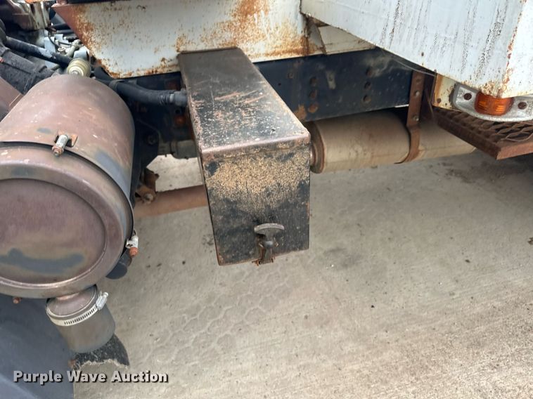 image for item MQ9510 1986  Ford CF6000  flatbed truck