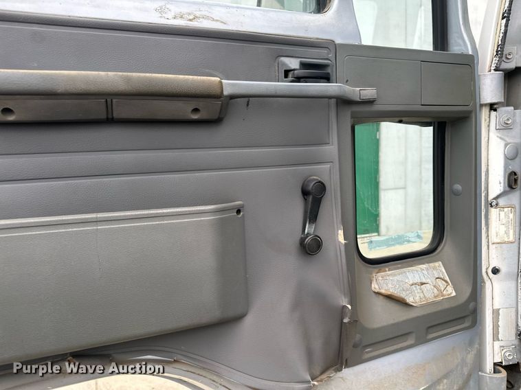 image for item MQ9510 1986  Ford CF6000  flatbed truck