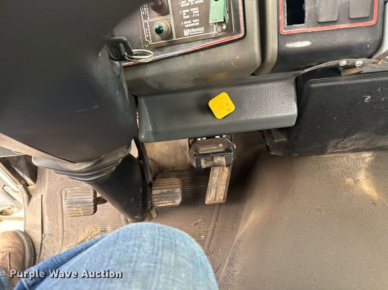 image for item MQ9510 1986  Ford CF6000  flatbed truck