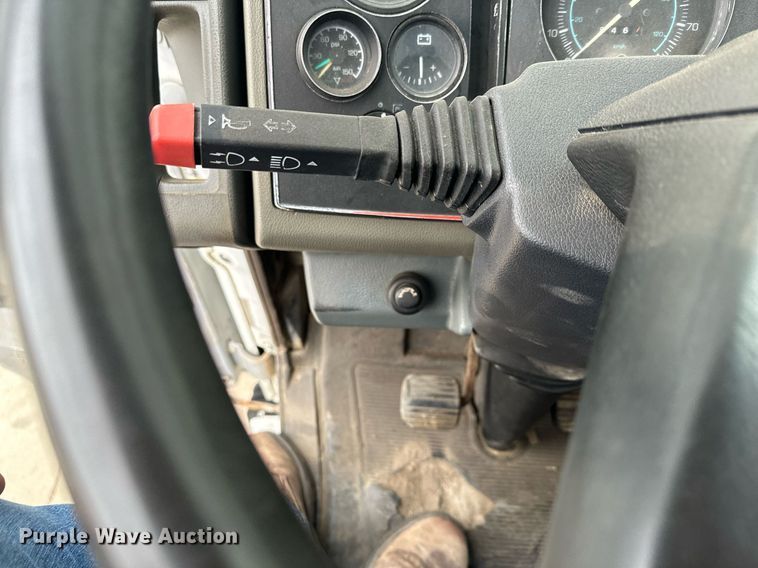 image for item MQ9510 1986  Ford CF6000  flatbed truck