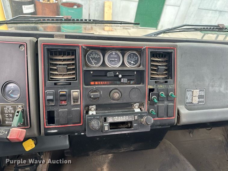 image for item MQ9510 1986  Ford CF6000  flatbed truck