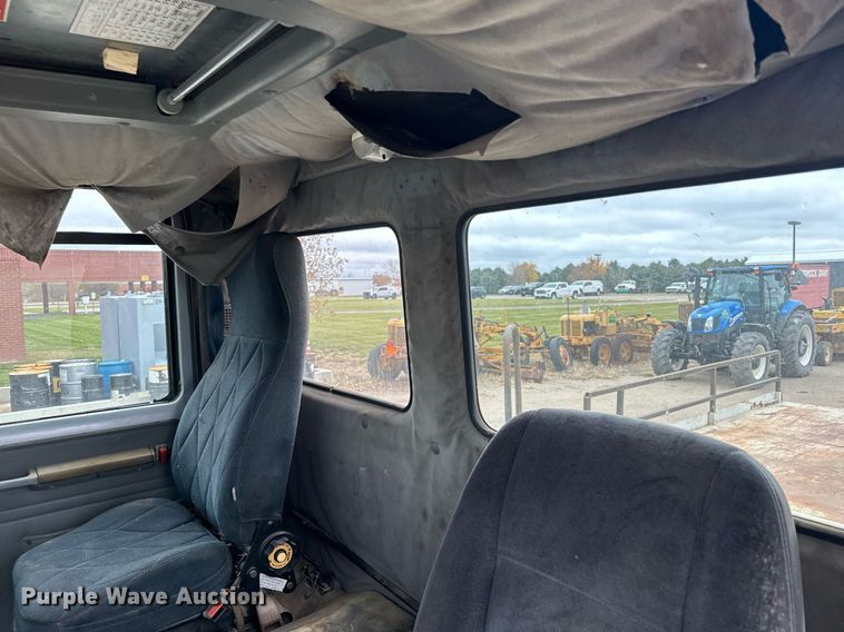 image for item MQ9510 1986  Ford CF6000  flatbed truck