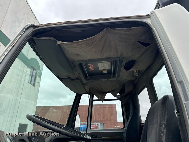 image for item MQ9510 1986  Ford CF6000  flatbed truck