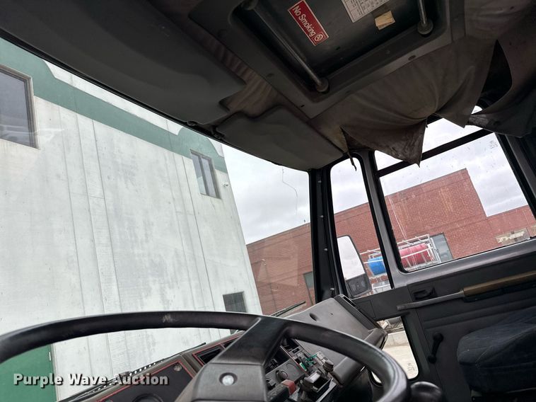 image for item MQ9510 1986  Ford CF6000  flatbed truck