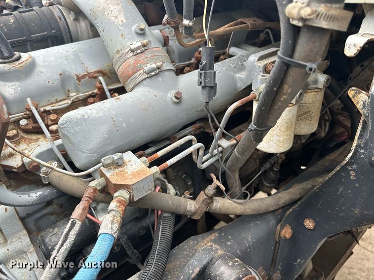 image for item MQ9510 1986  Ford CF6000  flatbed truck