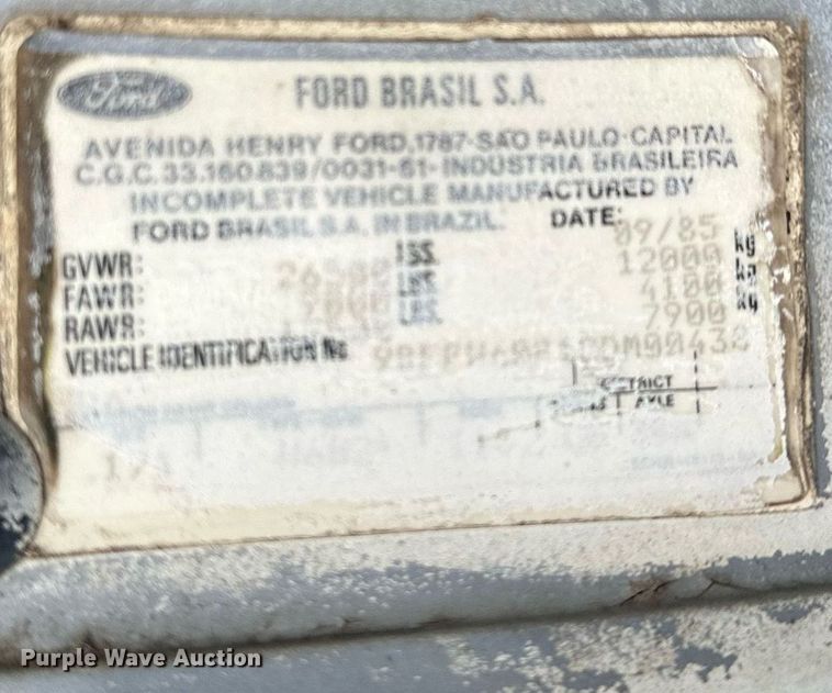 image for item MQ9510 1986  Ford CF6000  flatbed truck