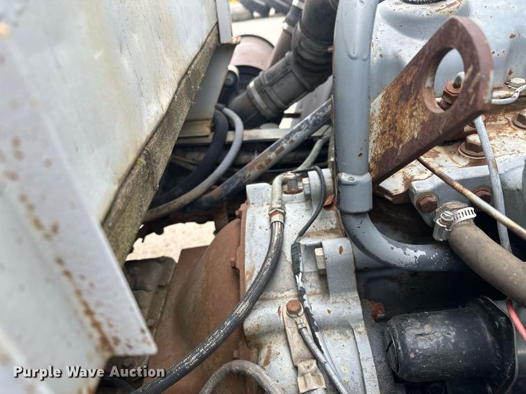 image for item MQ9510 1986  Ford CF6000  flatbed truck