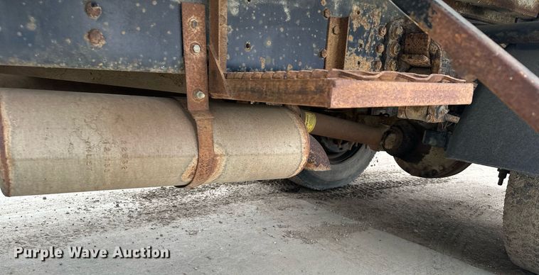 image for item MQ9510 1986  Ford CF6000  flatbed truck