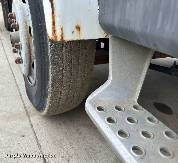 image for item MQ9510 1986  Ford CF6000  flatbed truck