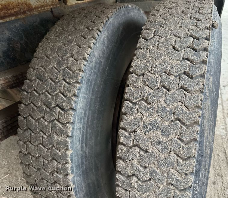 image for item MQ9510 1986  Ford CF6000  flatbed truck