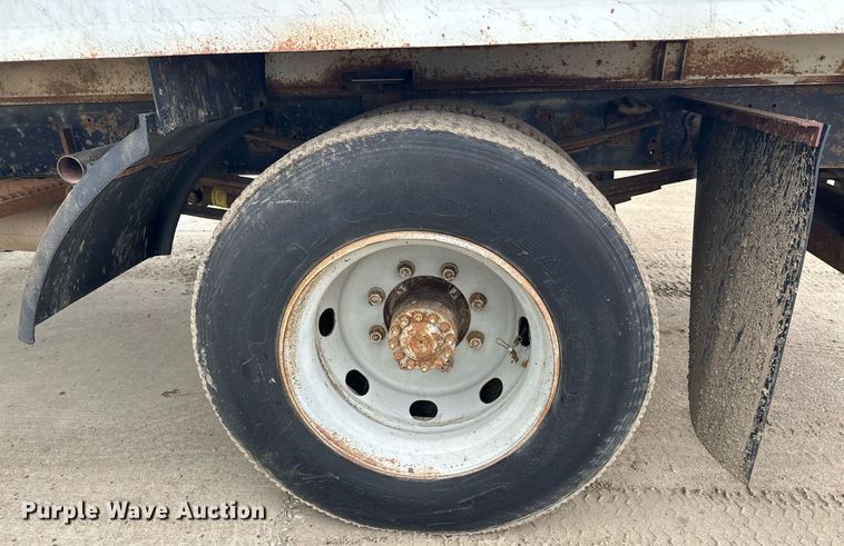 image for item MQ9510 1986  Ford CF6000  flatbed truck