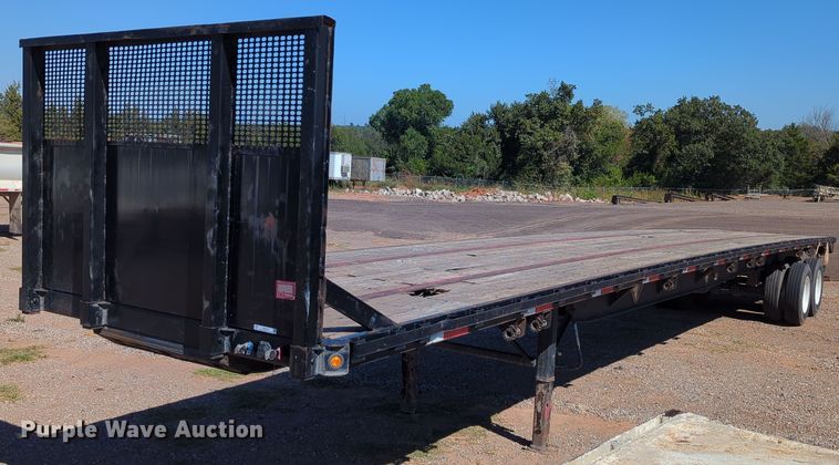 image for item MX9476 2002 Fruehauf flatbed trailer