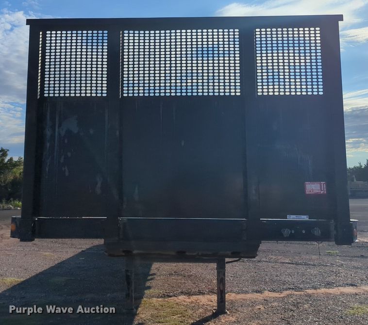 image for item MX9476 2002 Fruehauf flatbed trailer