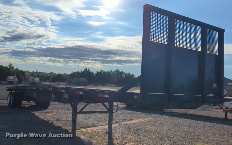 image for item MX9476 2002 Fruehauf flatbed trailer