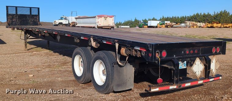image for item MX9476 2002 Fruehauf flatbed trailer