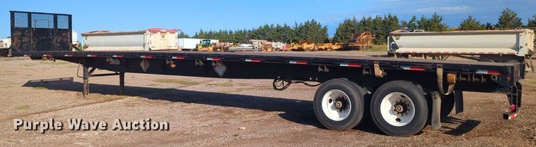 image for item MX9476 2002 Fruehauf flatbed trailer