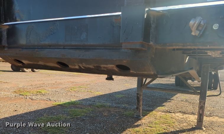 image for item MX9476 2002 Fruehauf flatbed trailer