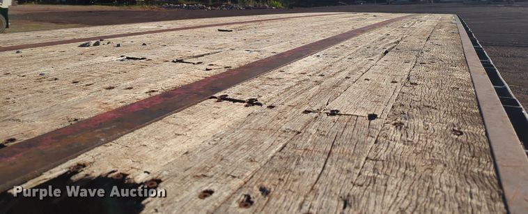 image for item MX9476 2002 Fruehauf flatbed trailer