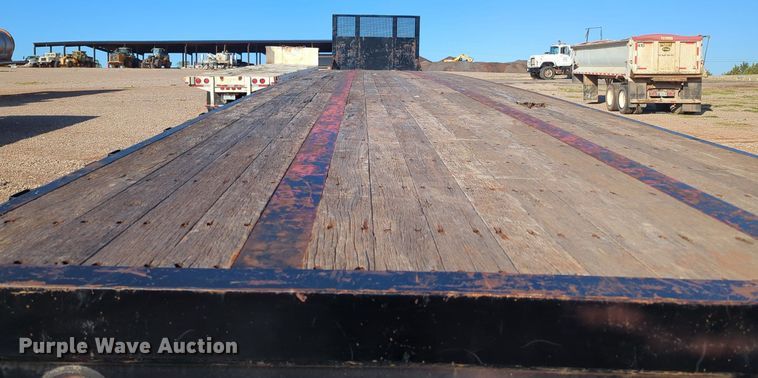 image for item MX9476 2002 Fruehauf flatbed trailer
